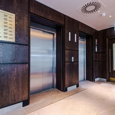 3 Bed Flat - Centre - Free Parking