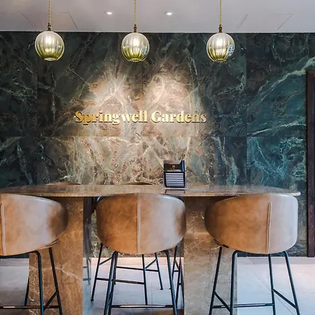 Apartment 3 Bed Flat - Centre - Free Parking