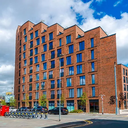 3 Bed Flat - Centre - Free Parking Apartment *