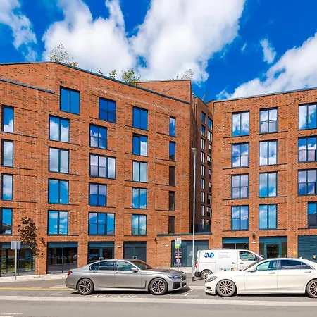 3 Bed Flat - Centre - Free Parking * 利兹