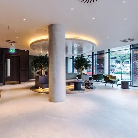 公寓 3 Bed Flat - Centre - Free Parking *