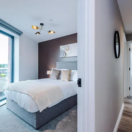 3 Bed Flat - Centre - Free Parking 公寓