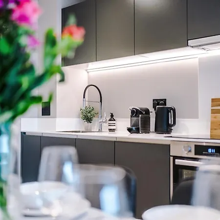 公寓 3 Bed Flat - Centre - Free Parking *