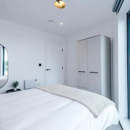 Apartment 3 Bed Flat - Centre - Free Parking *