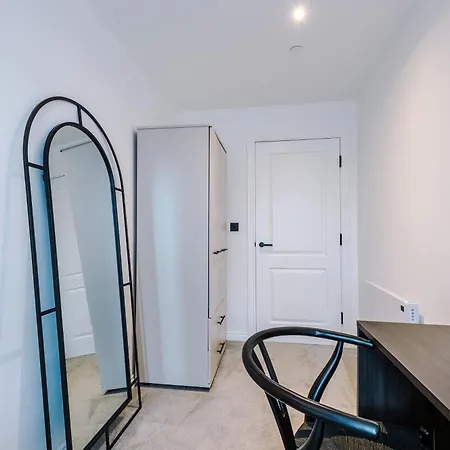 アパート 3 Bed Flat - Centre - Free Parking リーズ