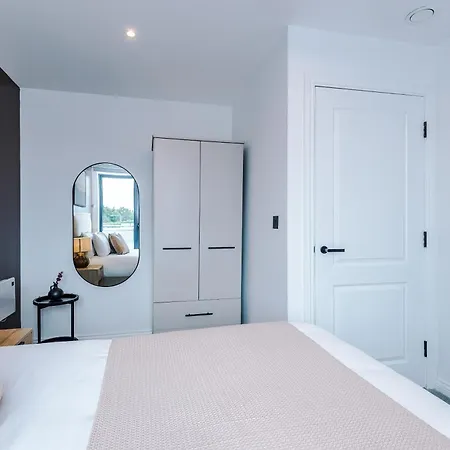 3 Bed Flat - Centre - Free Parking *