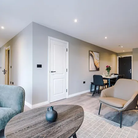 3 Bed Flat - Centre - Free Parking