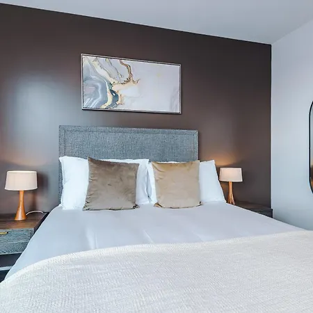3 Bed Flat - Centre - Free Parking 公寓