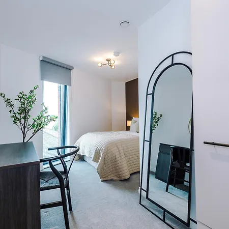 3 Bed Flat - Centre - Free Parking * 利兹