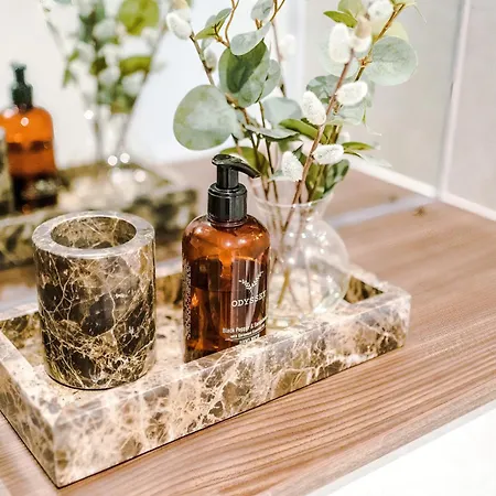 3 Bed Flat - Centre - Free Parking アパート