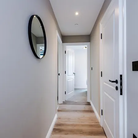 Apartment 3 Bed Flat - Centre - Free Parking