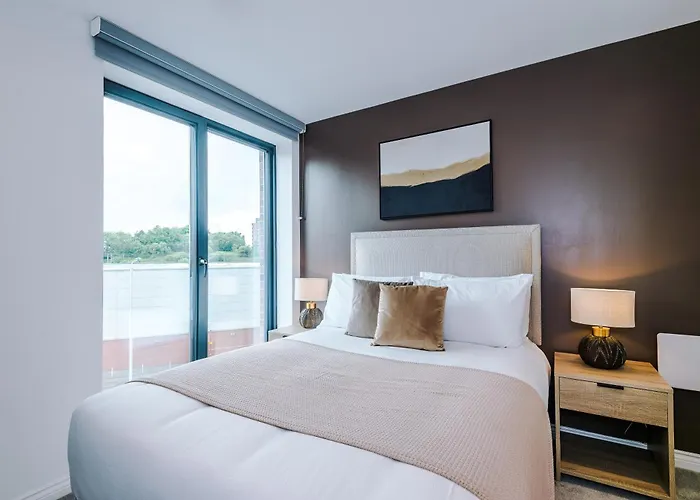 Lägenhet 3 Bed Flat - Centre - Free Parking