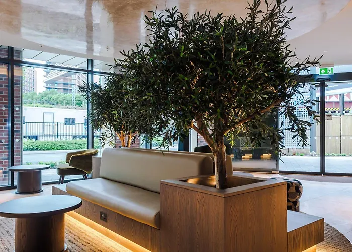 3 Bed Flat - Centre - Free Parking *