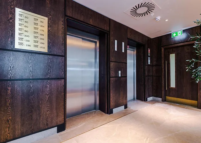 3 Bed Flat - Centre - Free Parking