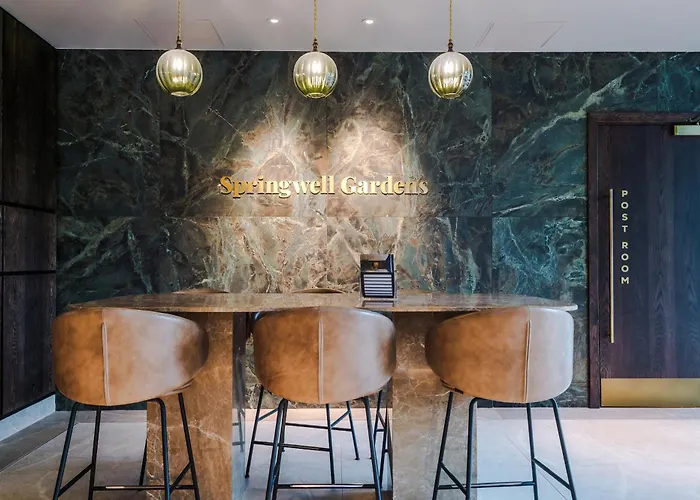 Lägenhet 3 Bed Flat - Centre - Free Parking