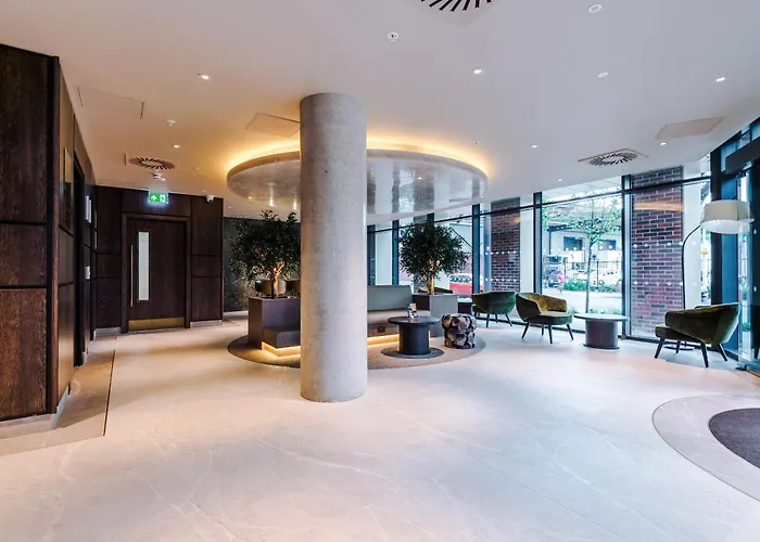 Lägenhet 3 Bed Flat - Centre - Free Parking *