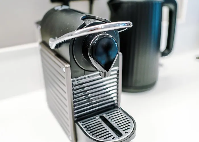 3 Bed Flat - Centre - Free Parking