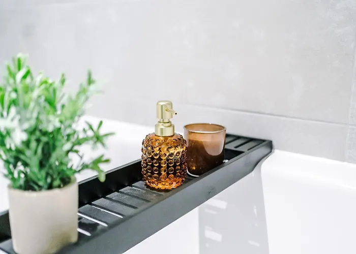 3 Bed Flat - Centre - Free Parking Lägenhet