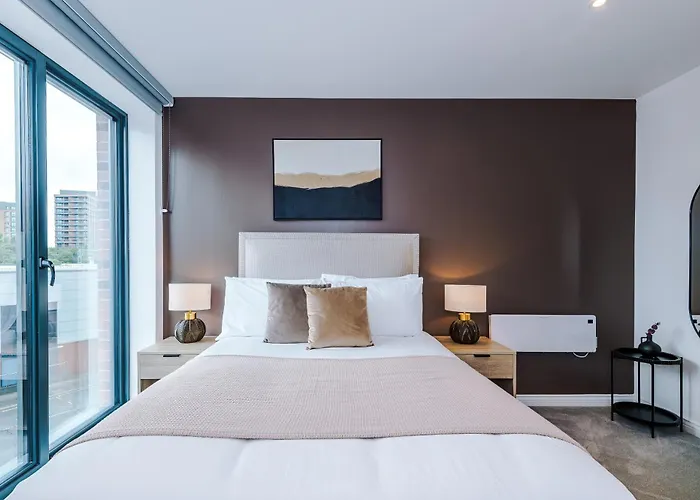 Lägenhet 3 Bed Flat - Centre - Free Parking *