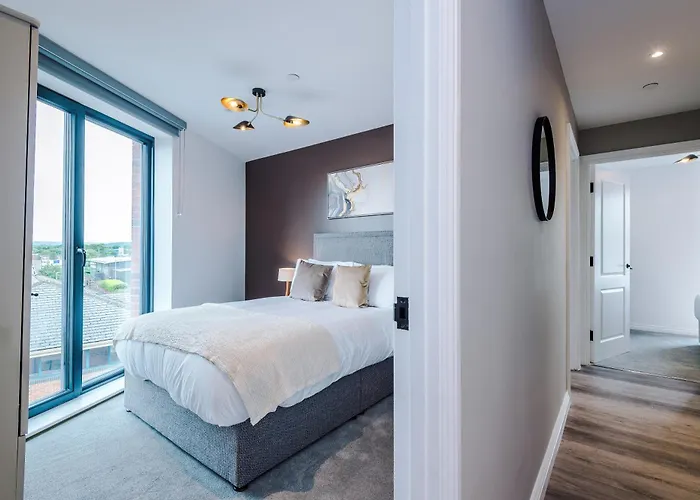 3 Bed Flat - Centre - Free Parking Lägenhet