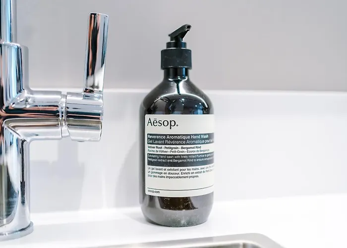 3 Bed Flat - Centre - Free Parking Lägenhet *