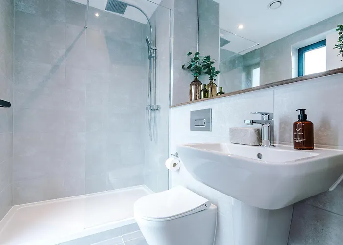 Lägenhet 3 Bed Flat - Centre - Free Parking *