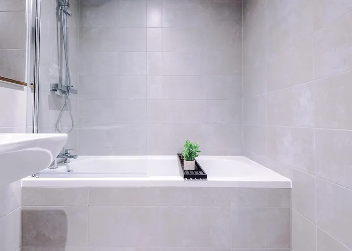 3 Bed Flat - Centre - Free Parking * Leeds (West Yorkshire)