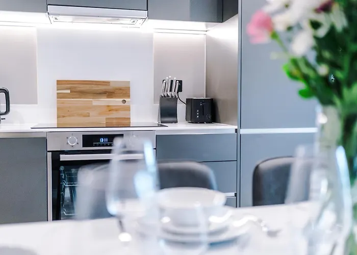 3 Bed Flat - Centre - Free Parking Lägenhet