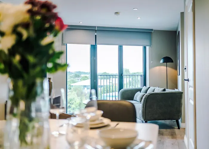 Lägenhet 3 Bed Flat - Centre - Free Parking *