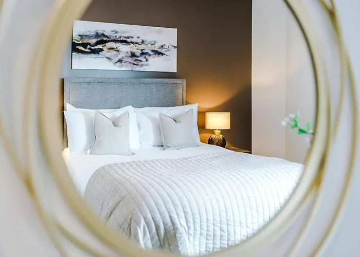 3 Bed Flat - Centre - Free Parking * Leeds (West Yorkshire)