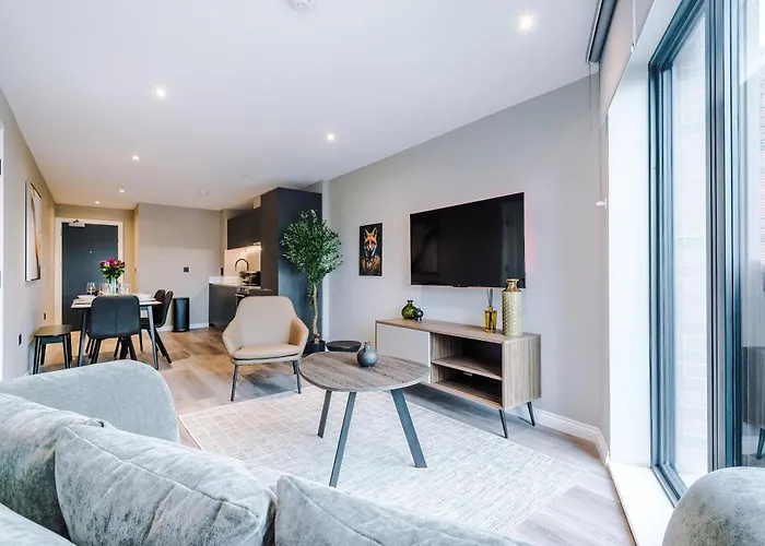 Lägenhet 3 Bed Flat - Centre - Free Parking *