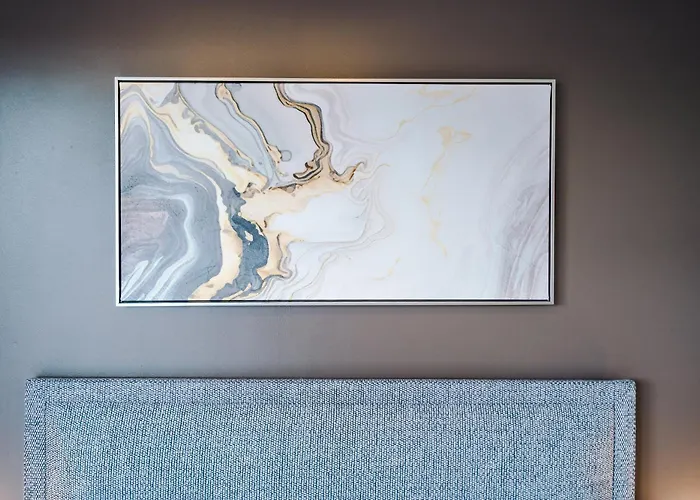 3 Bed Flat - Centre - Free Parking Lägenhet