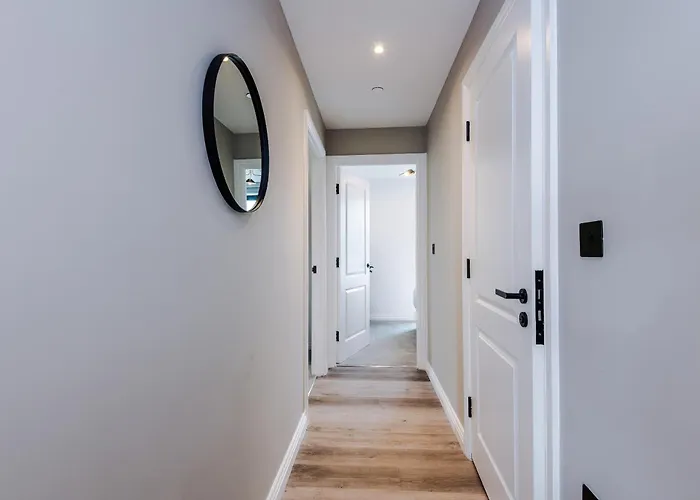 Lägenhet 3 Bed Flat - Centre - Free Parking