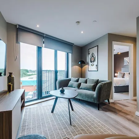 3 Bed Flat - Centre - Free Parking * 利兹