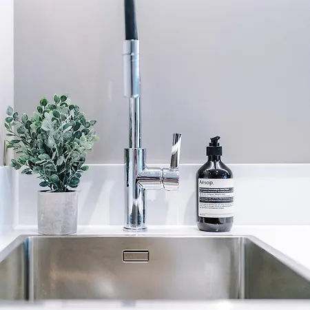 3 Bed Flat - Centre - Free Parking 公寓