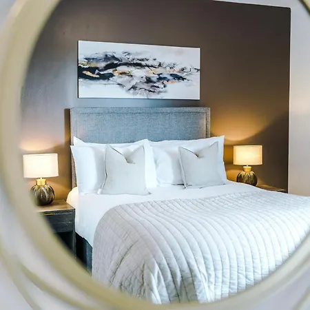 3 Bed Flat - Centre - Free Parking * 利兹