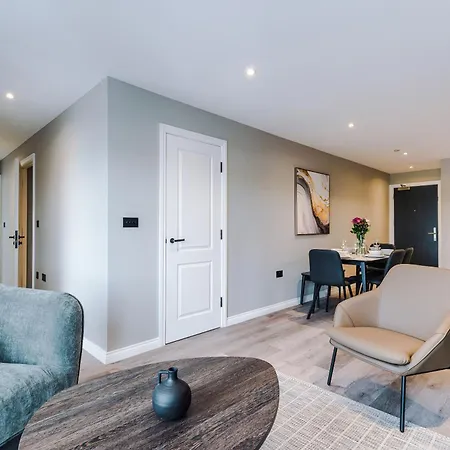 3 Bed Flat - Centre - Free Parking 利兹