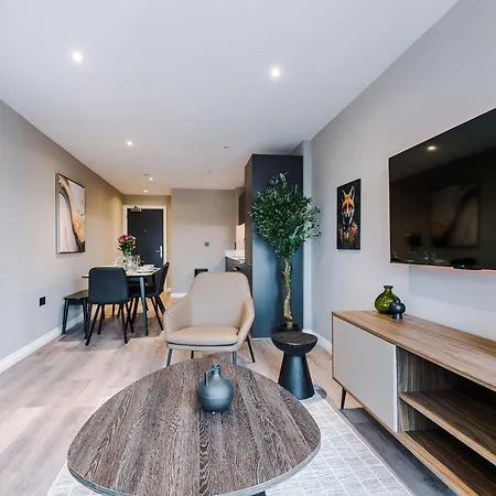 3 Bed Flat - Centre - Free Parking * 利兹