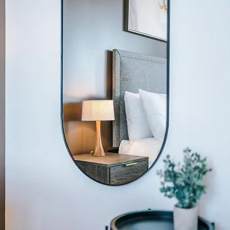 3 Bed Flat - Centre - Free Parking 公寓 *