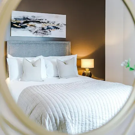 3 Bed Flat - Centre - Free Parking * 利兹