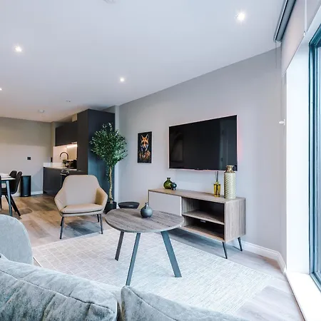 3 Bed Flat - Centre - Free Parking